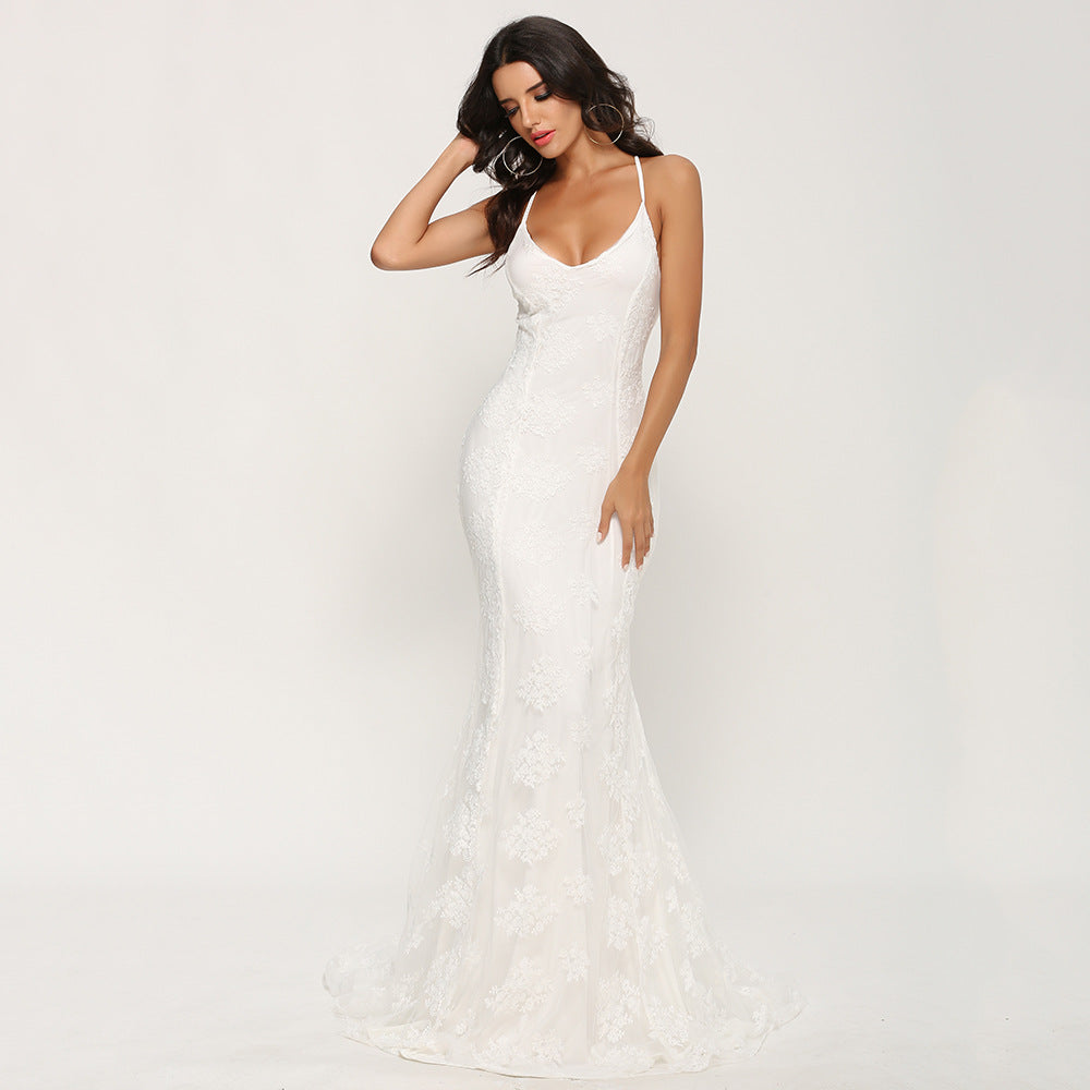 Figurbetontes Brautkleid mit Spitzenbesatz – Eleganter, raffinierter Brautstil