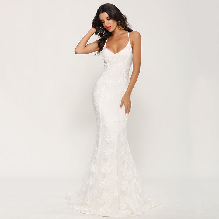 Figurbetontes Brautkleid mit Spitzenbesatz – Eleganter, raffinierter Brautstil