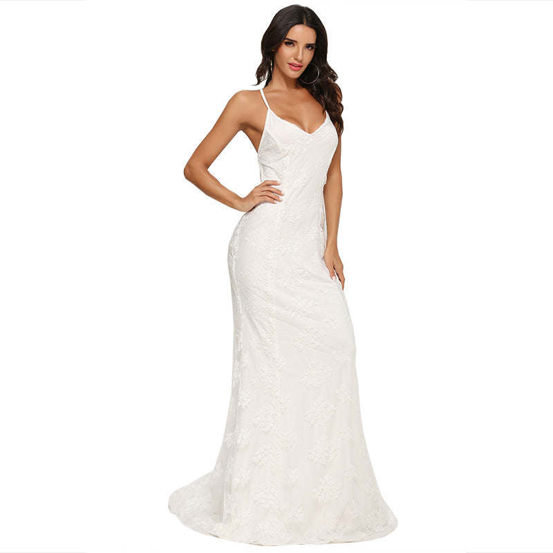 Figurbetontes Brautkleid mit Spitzenbesatz – Eleganter, raffinierter Brautstil