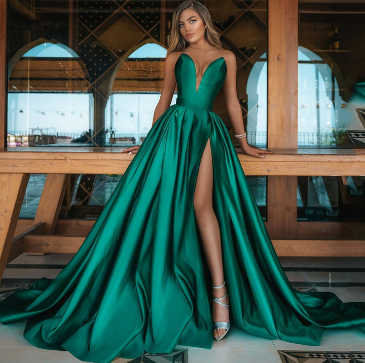 Elegantes Maxikleid mit tiefem V-Ausschnitt und hohem Schlitz für Damen – perfekt für Hochzeiten und andere festliche Anlässe