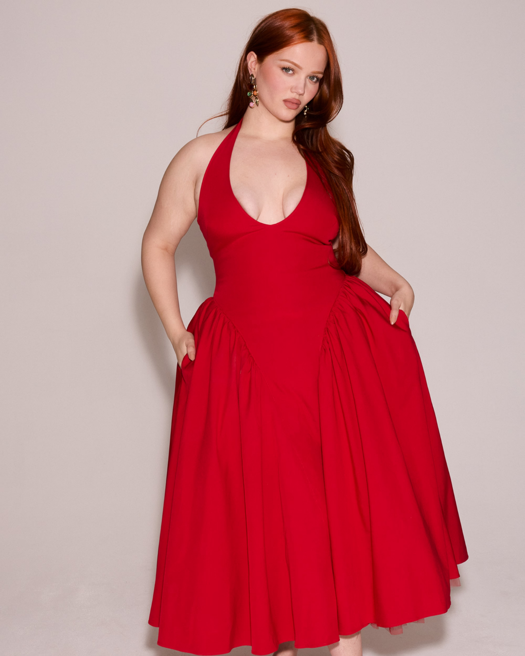 Ärmelloses, elegantes, figurbetontes Tüllkleid im Korsett-Stil mit V-Ausschnitt