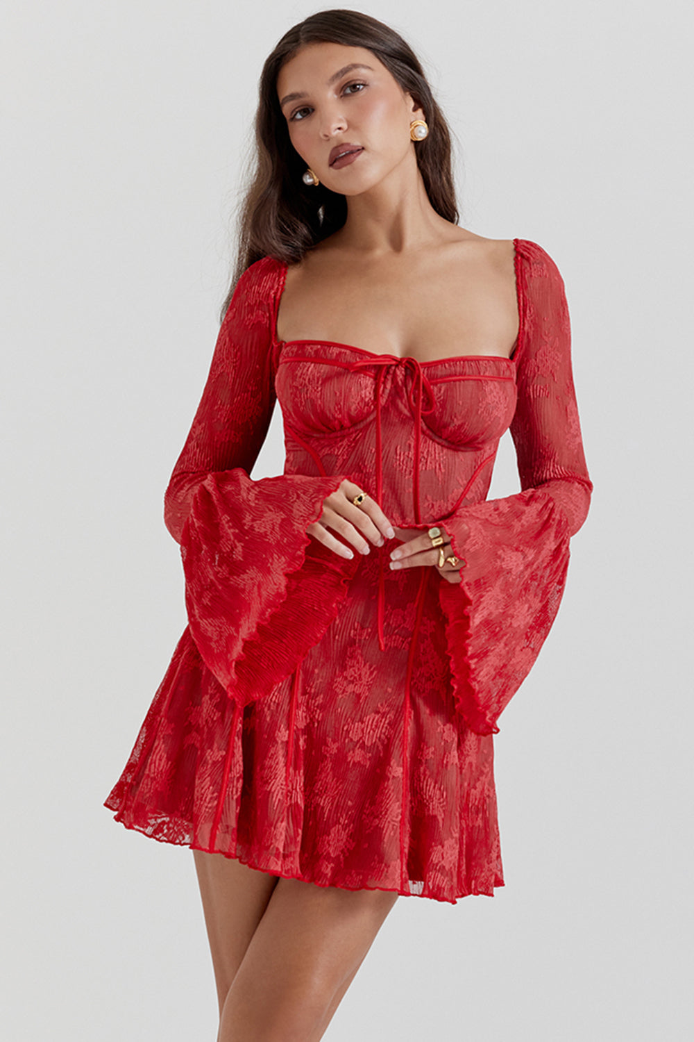 Elegantes Minikleid aus Spitze mit eckigem Ausschnitt und Korsettmuster – Langärmlig