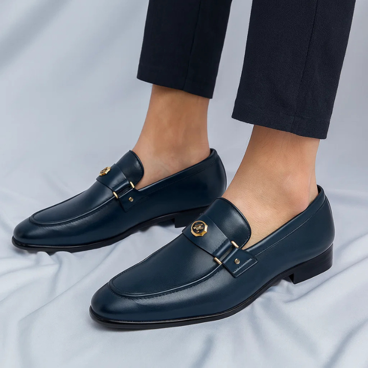 Herren Blaue Leder Loafer Mit Metallakzent – Elegante Slipper Schuhe