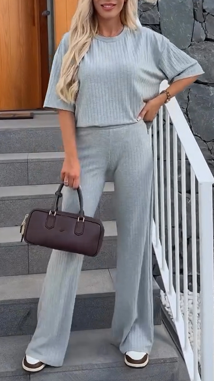 Geripptes Lounge-Set für Damen
