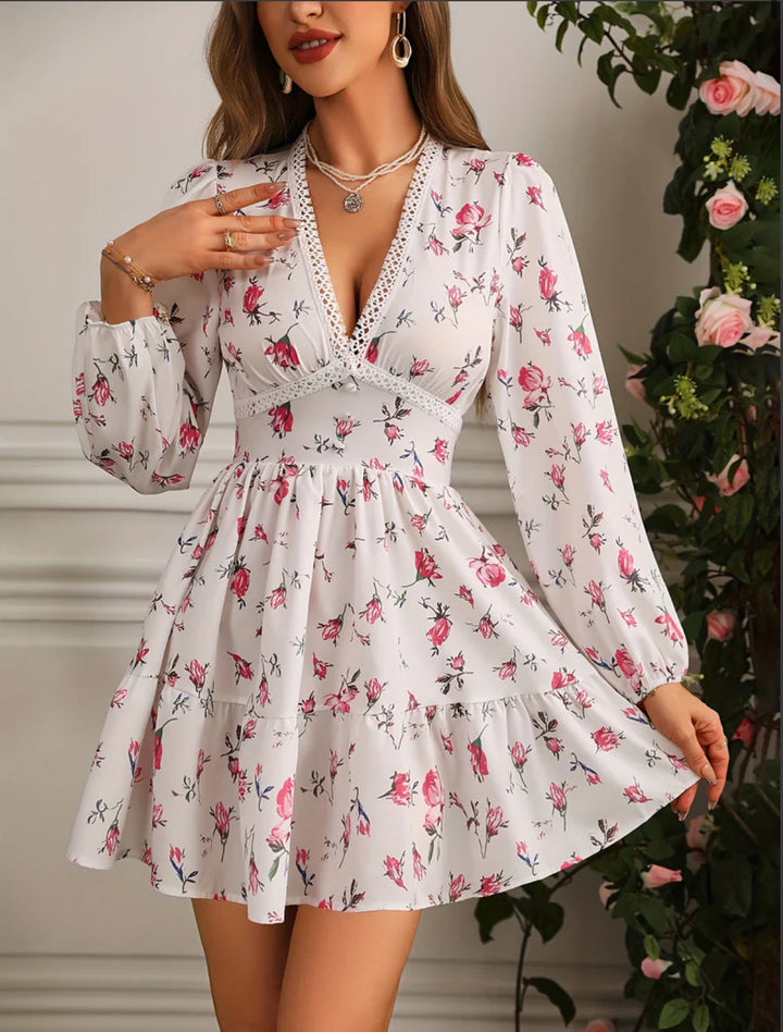 Mini-Kleid mit V-Ausschnitt, Blumenmuster und langen Puffärmeln – Stilvolles Partykleid