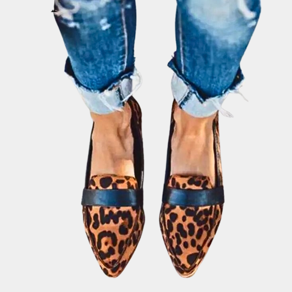 Damen Slipper aus Wildleder mit spitzer Zehenpartie und flachem Absatz