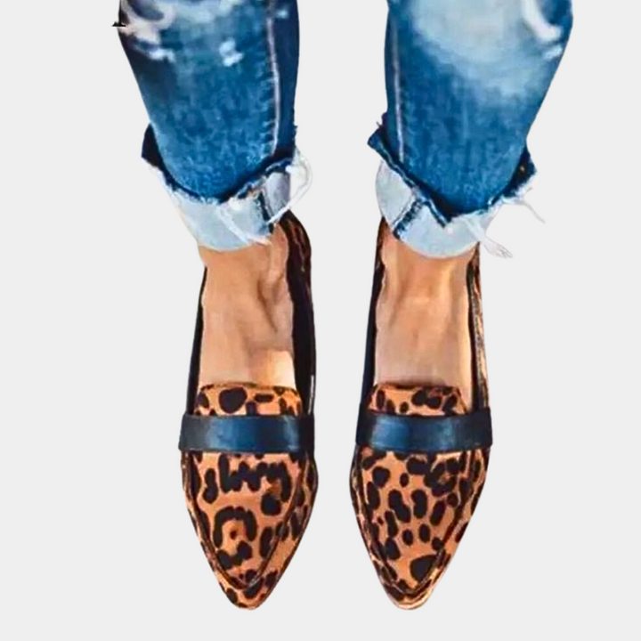 Damen Slipper aus Wildleder mit spitzer Zehenpartie und flachem Absatz