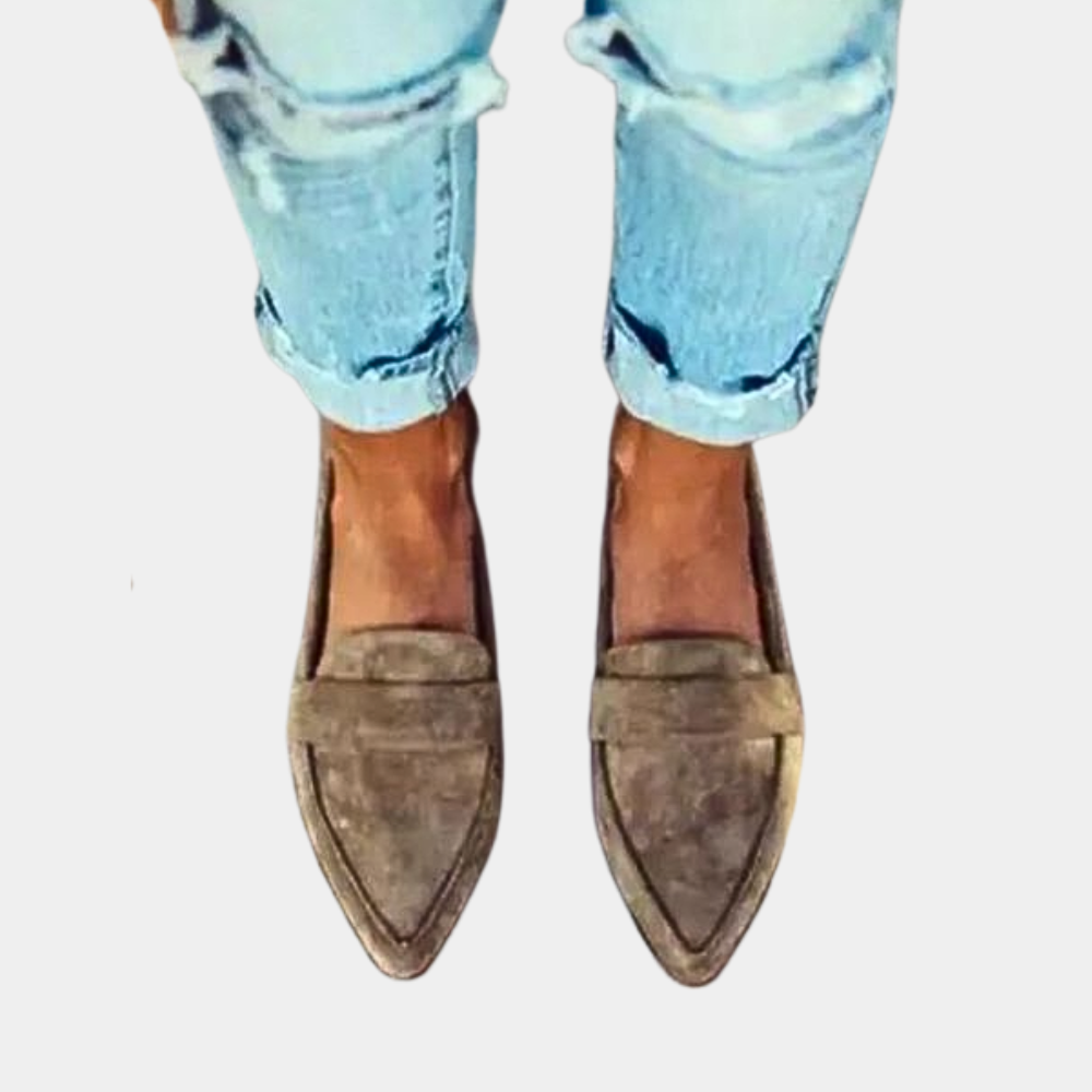 Damen Slipper aus Wildleder mit spitzer Zehenpartie und flachem Absatz