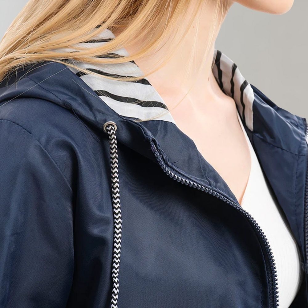 Damen Lange Regenjacke mit Kapuze – Stilvoll und Funktional bei jedem Wetter 2