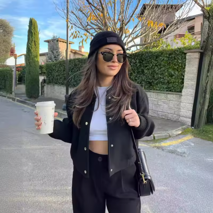 Damen Rundhals Langarmjacke – Stilvoll und Vielseitig für Jeden Anlass 1