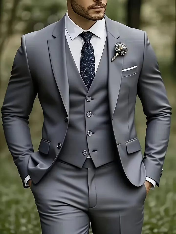 Slim-Fit-Dreiteiler für Herren – Eleganter, formeller Stil mit glänzender Oberfläche