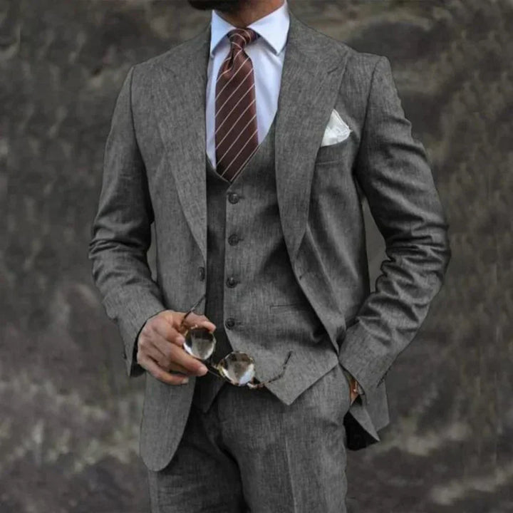 Luxuriöser Herrenanzug, 3-teilig – Blazer, Weste und Hose. Eleganter, formeller und maßgeschneiderter Stil