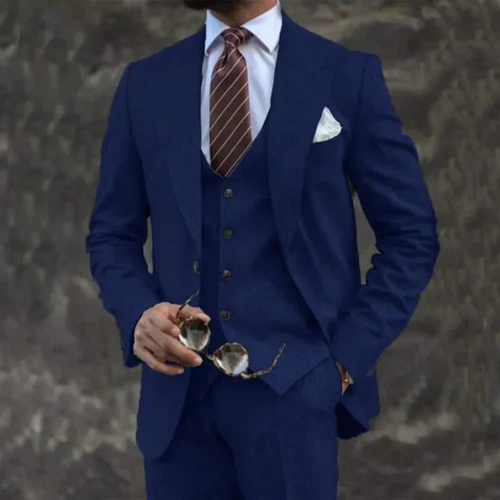 Luxuriöser Herrenanzug, 3-teilig – Blazer, Weste und Hose. Eleganter, formeller und maßgeschneiderter Stil