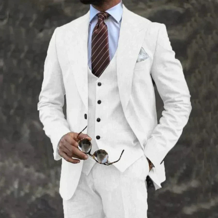 Luxuriöser Herrenanzug, 3-teilig – Blazer, Weste und Hose. Eleganter, formeller und maßgeschneiderter Stil