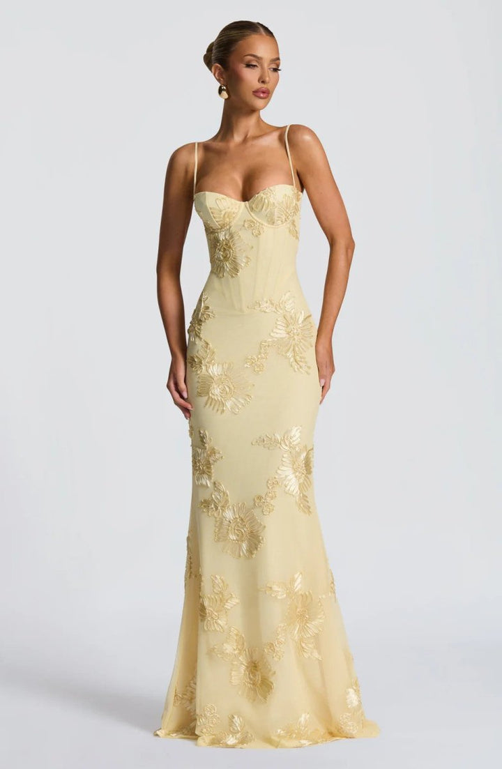 Elegantes Damen Maxikleid: Verführerischer Look für Festlichkeiten 10