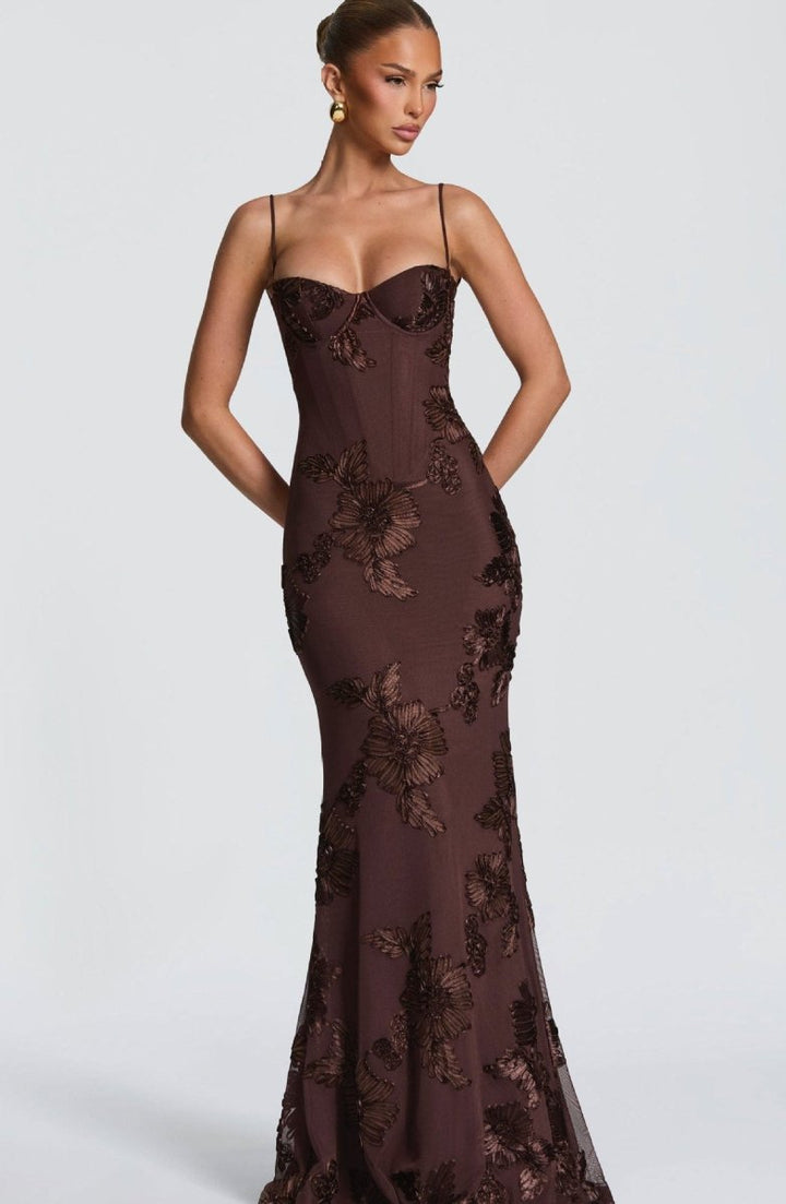 Elegantes Damen Maxikleid: Verführerischer Look für Festlichkeiten 3