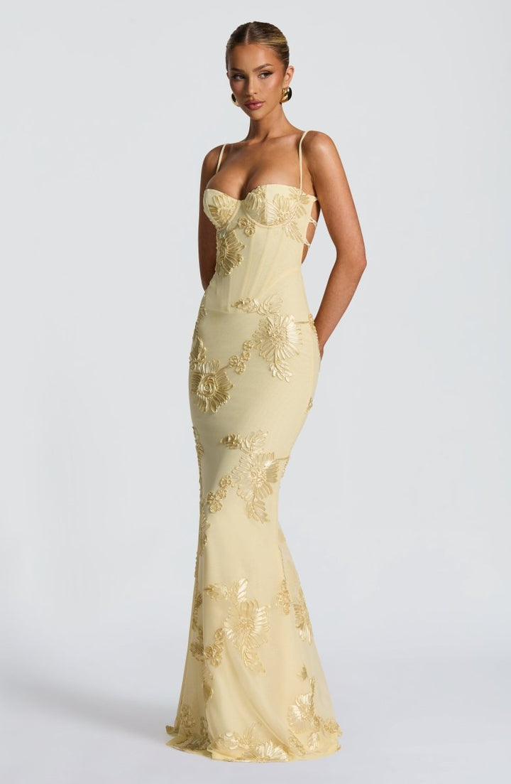 Elegantes Damen Maxikleid: Verführerischer Look für Festlichkeiten 8