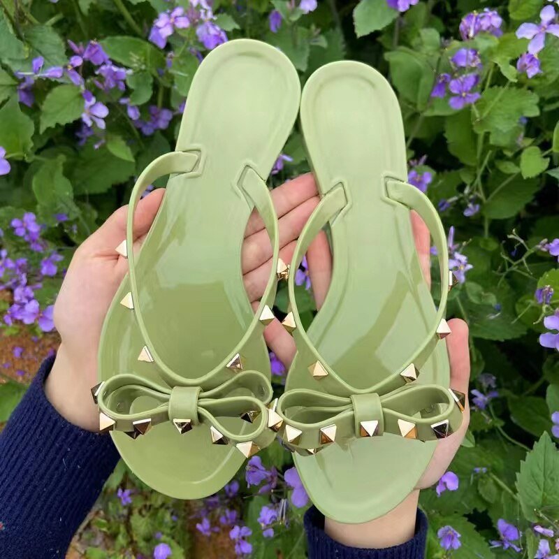 Flip-Flop-Sandalen mit Schleifen und Nieten 4