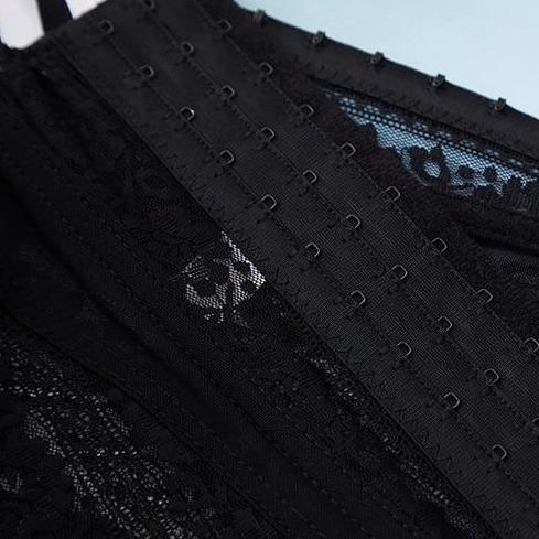 Lingerie-Set mit Korsett