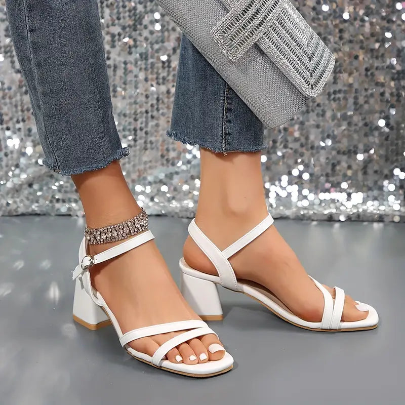 Heidi-Mode | Elegante Sandalen Mit Chic Schnallenschluss 0