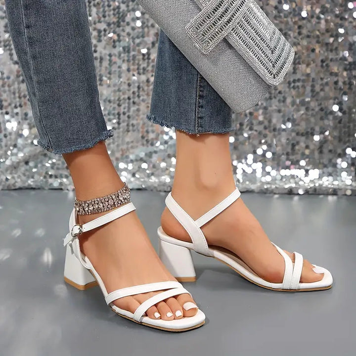 Heidi-Mode | Elegante Sandalen Mit Chic Schnallenschluss 0