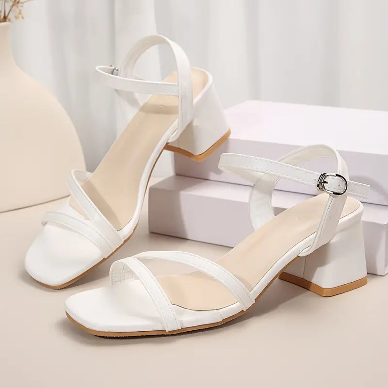 Heidi-Mode | Elegante Sandalen Mit Chic Schnallenschluss 3