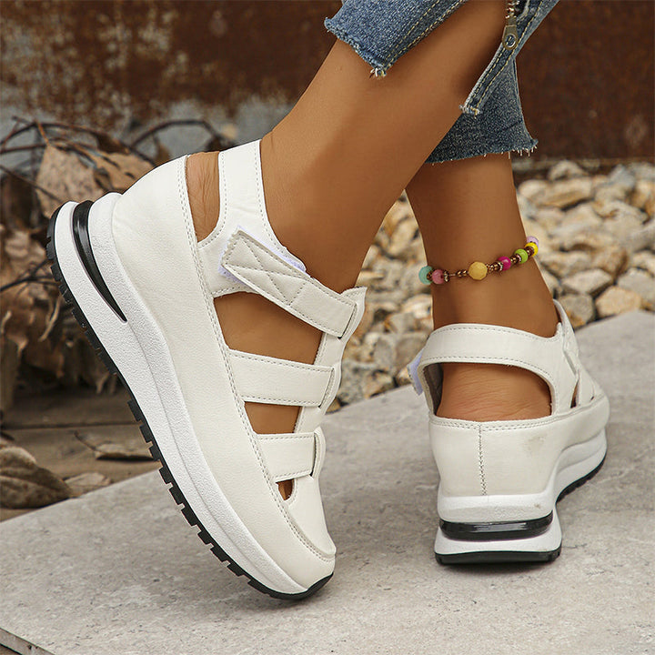 Heidi-Mode | Geschlossene Sneaker-Sandalen 2