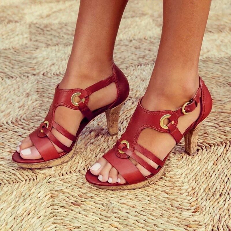 Heidi-Mode | Retro Sandalen mit Absatz 1