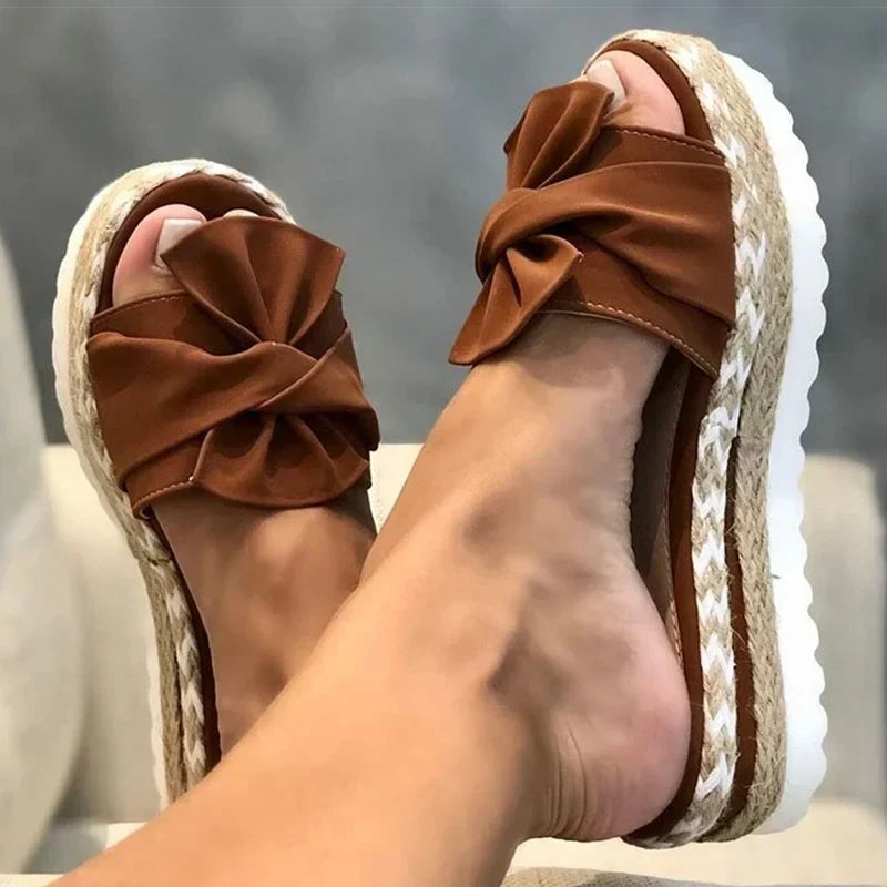 Heidi mit Keilabsatz und Schleifendetail 0