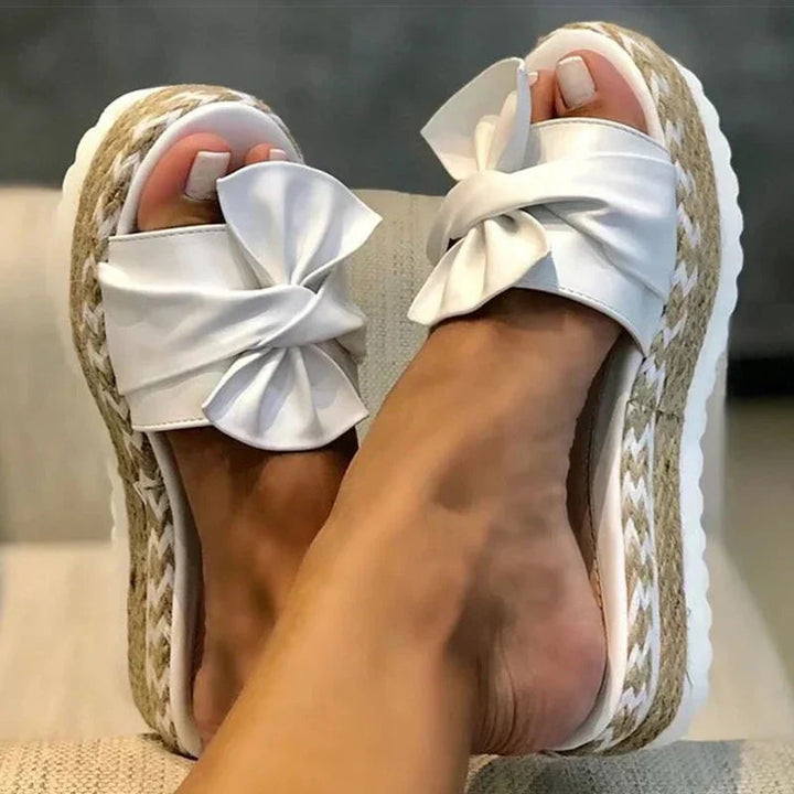Heidi mit Keilabsatz und Schleifendetail 1
