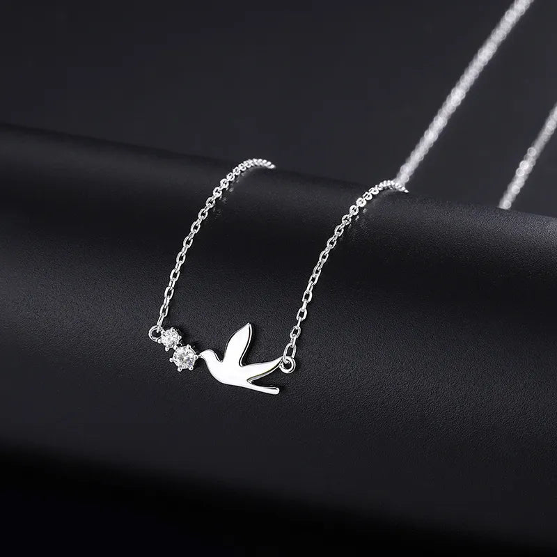 Silberne Tauben-Halskette für Damen – Elegantes Schmuckstück mit Friedensvogel-Anhänger