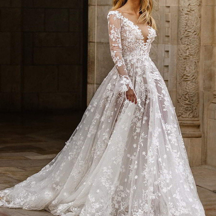Damen Elegantes Tiefes V-Ausschnitt Hochzeitskleid Mit Floralen Spitzenapplikationen – Romantisches Brautkleid