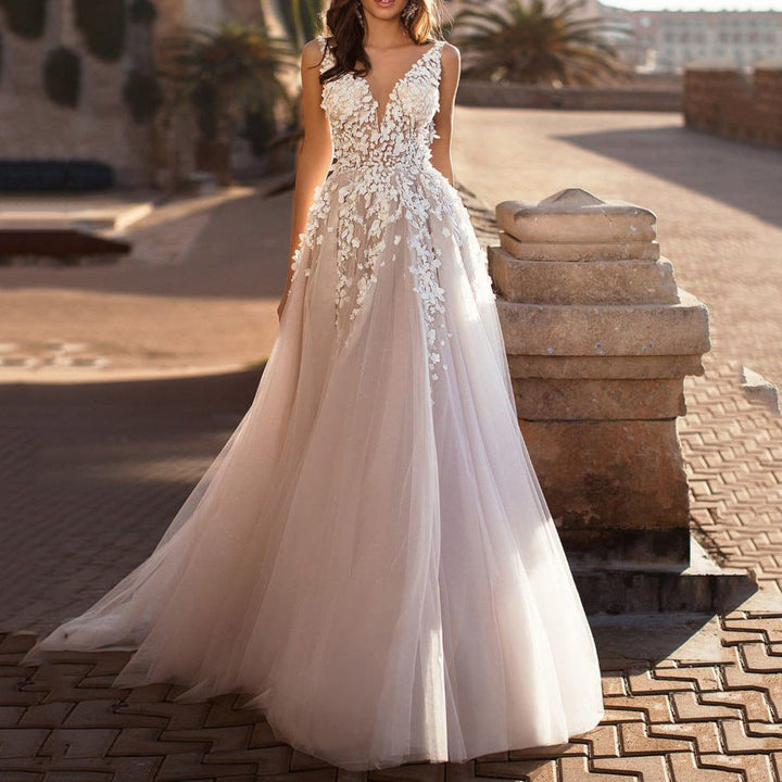 Damen Anmutiges V-Ausschnitt Florales Detail Hochzeitskleid – Romantisches Brautkleid