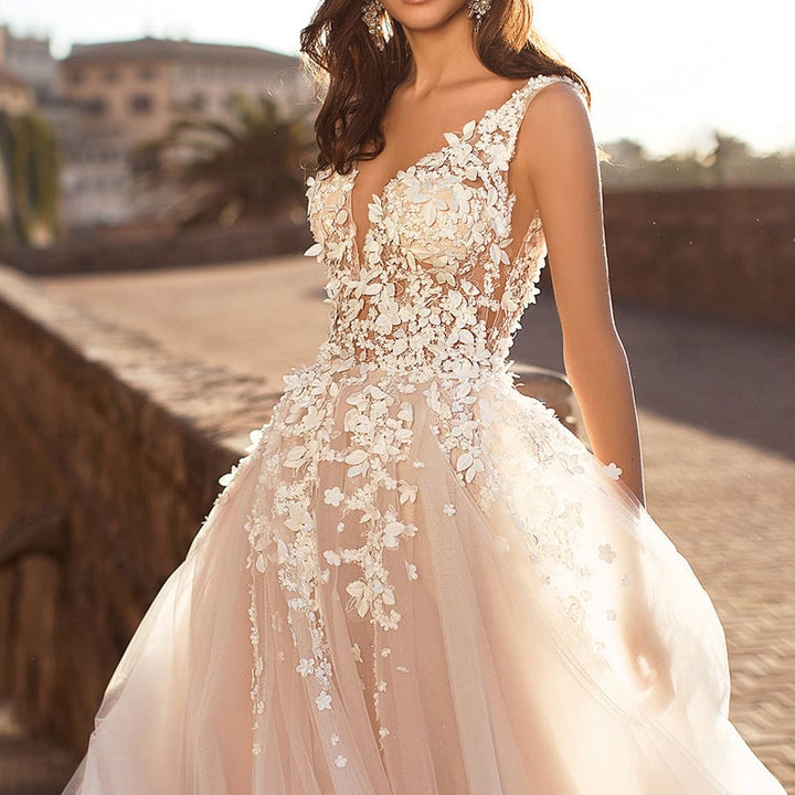 Damen Anmutiges V-Ausschnitt Florales Detail Hochzeitskleid – Romantisches Brautkleid
