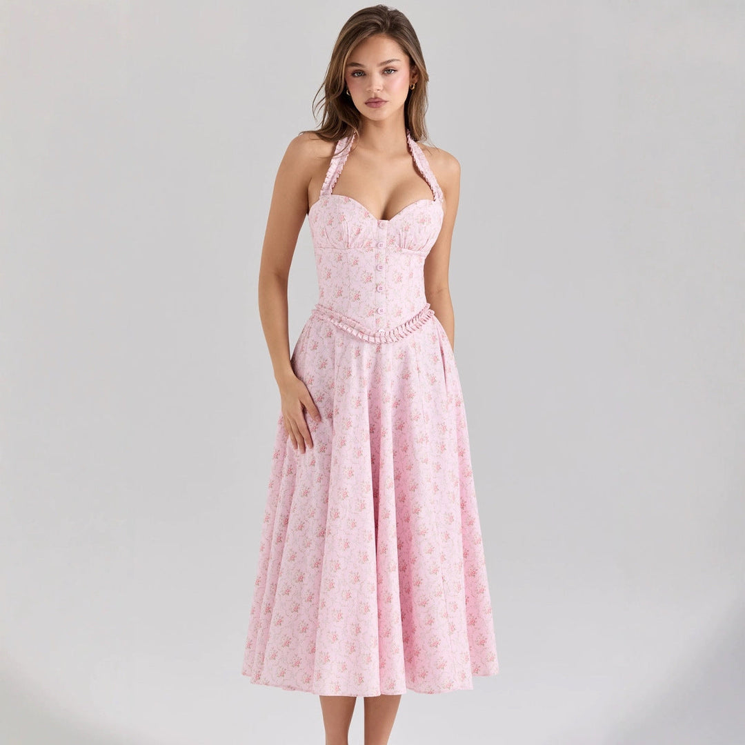 Elegantes, romantisches Brautkleid mit geschwungenem Ausschnitt und floralem Muster