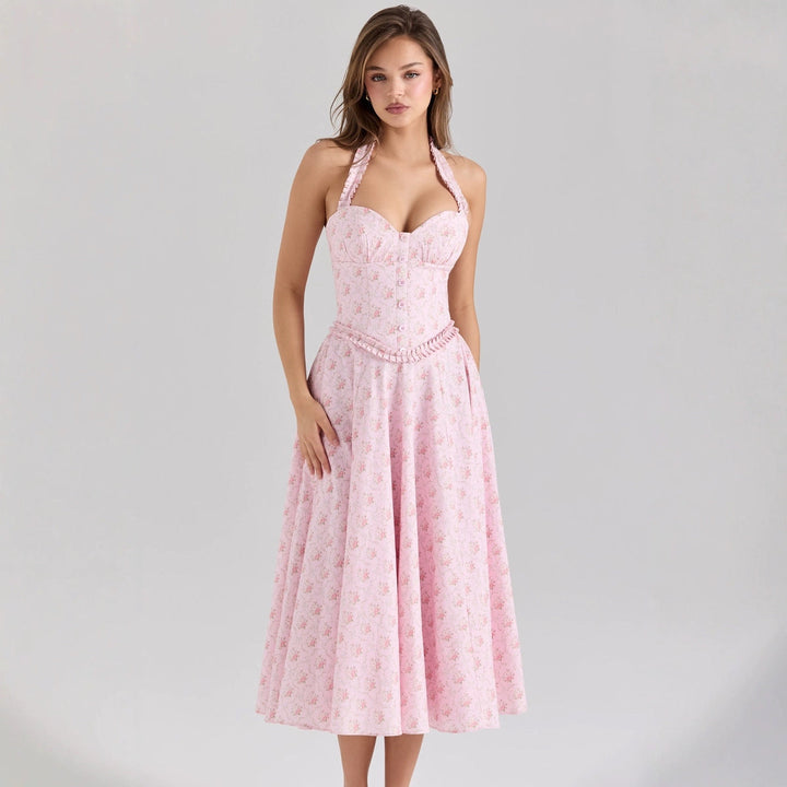 Elegantes, romantisches Brautkleid mit geschwungenem Ausschnitt und floralem Muster