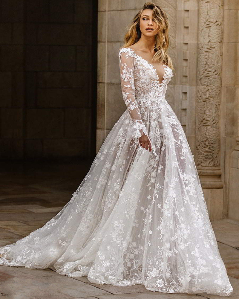 Damen Elegantes Tiefes V-Ausschnitt Hochzeitskleid Mit Floralen Spitzenapplikationen – Romantisches Brautkleid
