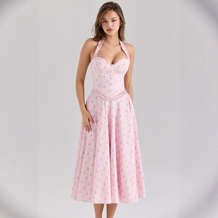 Elegantes, romantisches Brautkleid mit geschwungenem Ausschnitt und floralem Muster