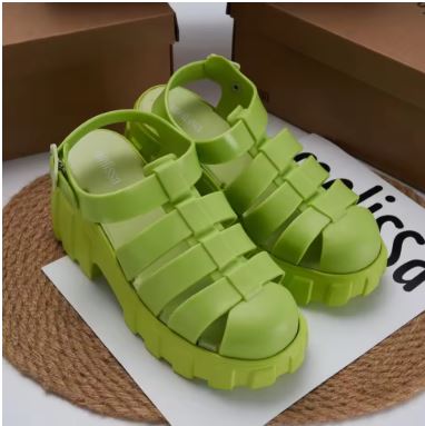 Plattform mit geschlossener Zehenpartie 4