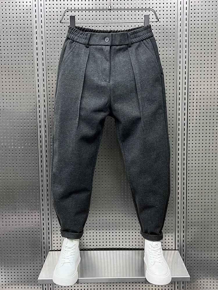 Dunkelgraue Herrenhose Mit Bundfalten – Elegante Maßgeschneiderte Bürohose