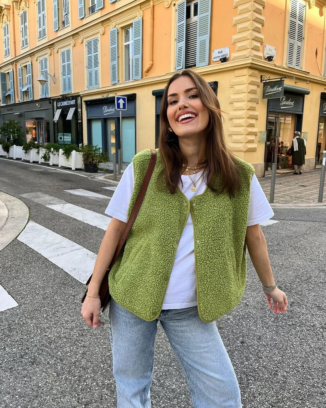 Ovelia | Trendige Wollweste für Damen mit Knöpfen