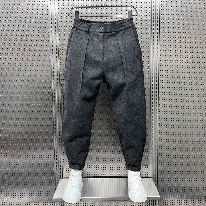 Dunkelgraue Herrenhose Mit Bundfalten – Elegante Maßgeschneiderte Bürohose