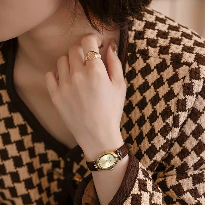 Damen Armbanduhr Mit Goldenem Zifferblatt – Lederarmband Elegant