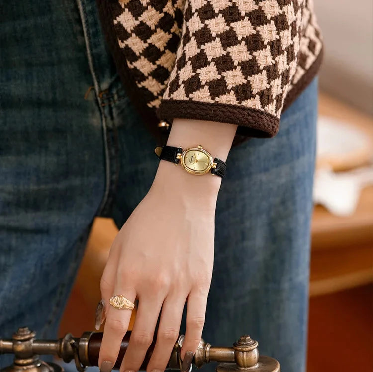 Damen Armbanduhr Mit Goldenem Zifferblatt – Lederarmband Elegant