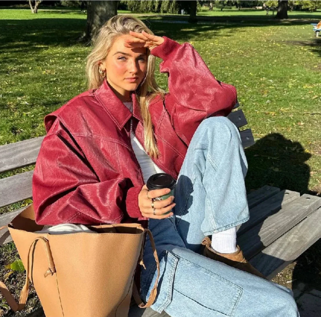 Stilvolle Rote Damenjacke – Übergroß für einen Ausdrucksstarken Look 3