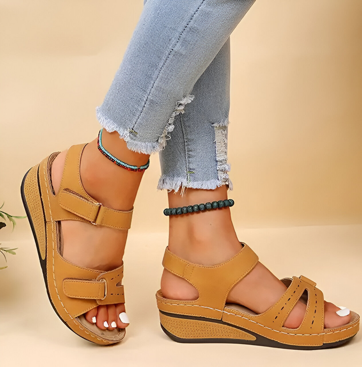 WEICHE ELEGANCE-KEILSANDALEN 11