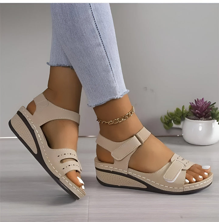 WEICHE ELEGANCE-KEILSANDALEN 2