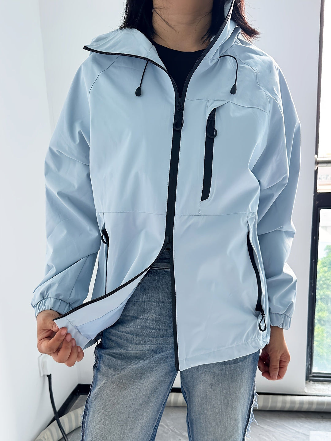 Winddichte Regenjacke mit Kapuze für Damen – Stilvoller Schutz für jedes Wetter 0