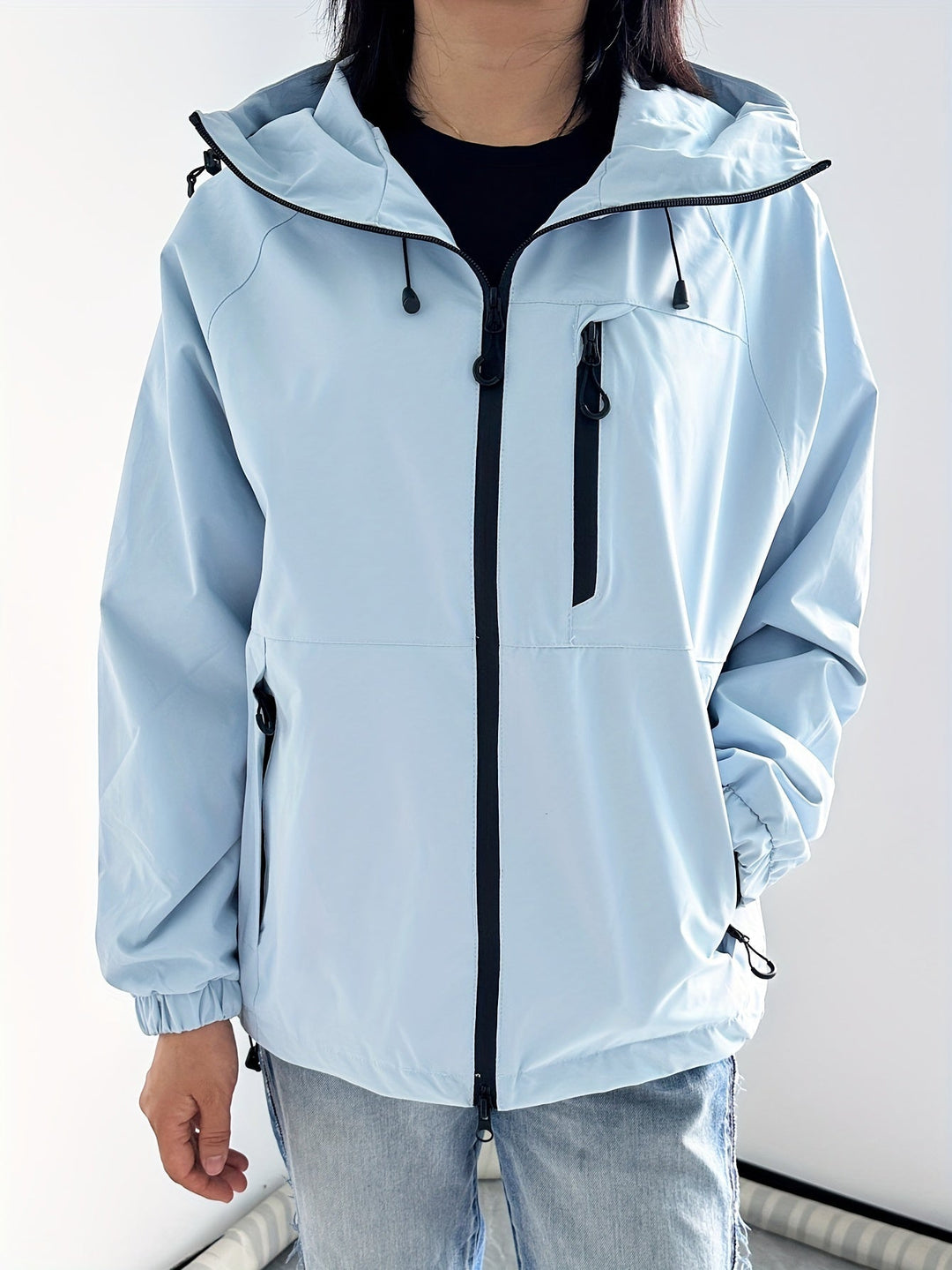 Winddichte Regenjacke mit Kapuze für Damen – Stilvoller Schutz für jedes Wetter 1