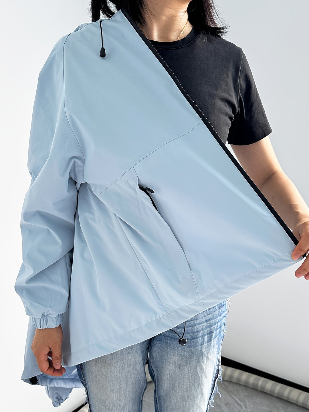 Winddichte Regenjacke mit Kapuze für Damen – Stilvoller Schutz für jedes Wetter 2